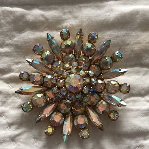 Stunning vintage Aurora Borealis brooch